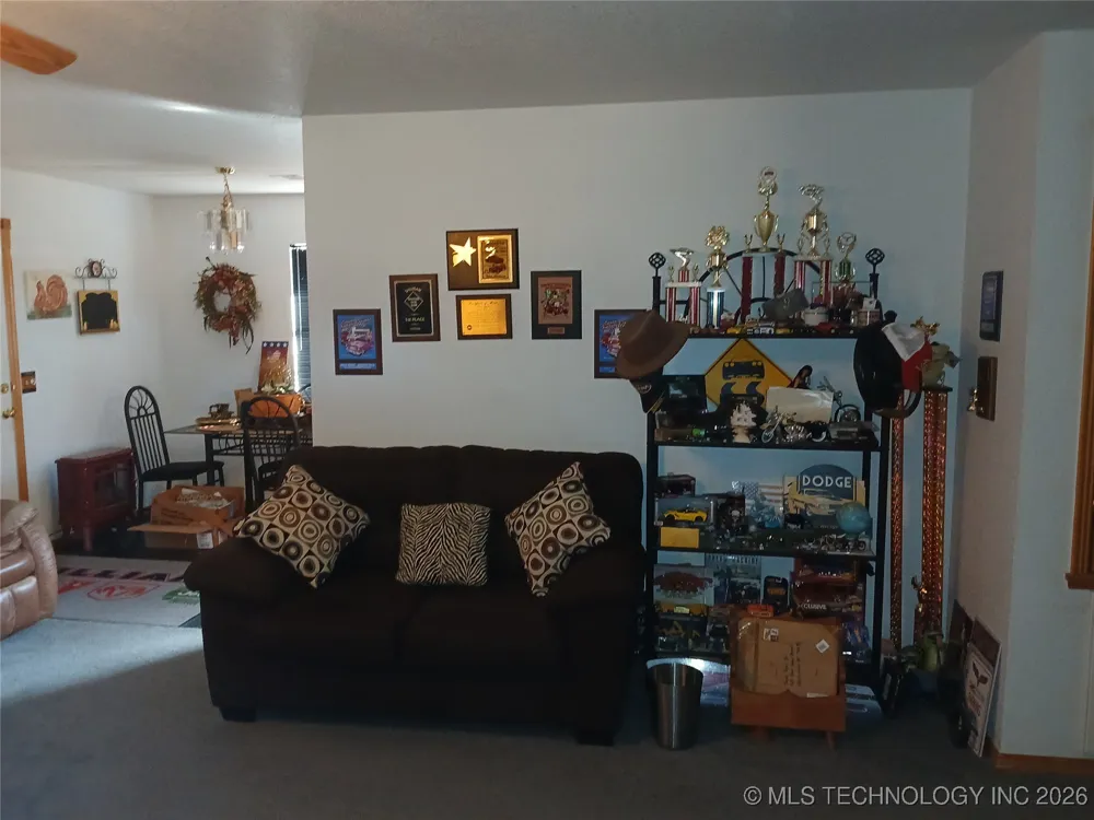 711 E Iowa Street Whitefield, OK 74472