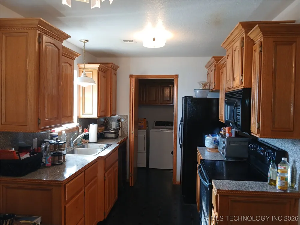 711 E Iowa Street Whitefield, OK 74472