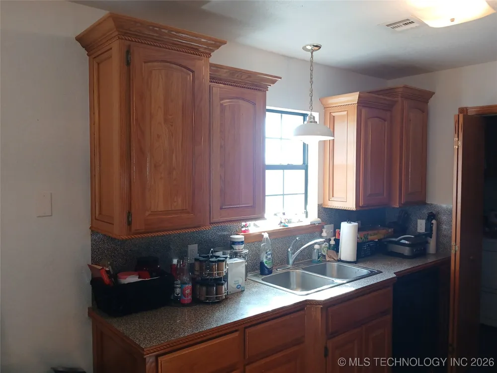 711 E Iowa Street Whitefield, OK 74472