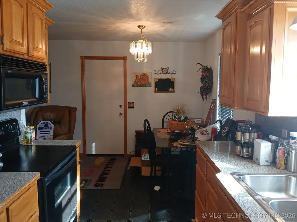 711 E Iowa Street Whitefield, OK 74472