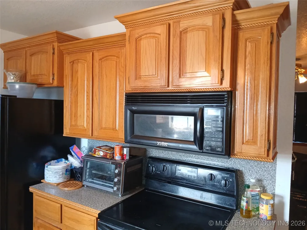 711 E Iowa Street Whitefield, OK 74472