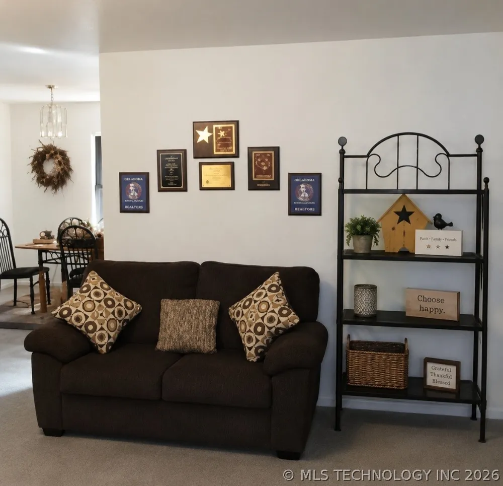 711 E Iowa Street Whitefield, OK 74472