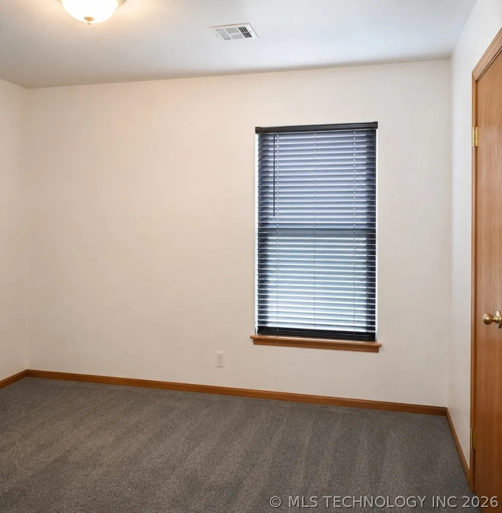 711 E Iowa Street Whitefield, OK 74472