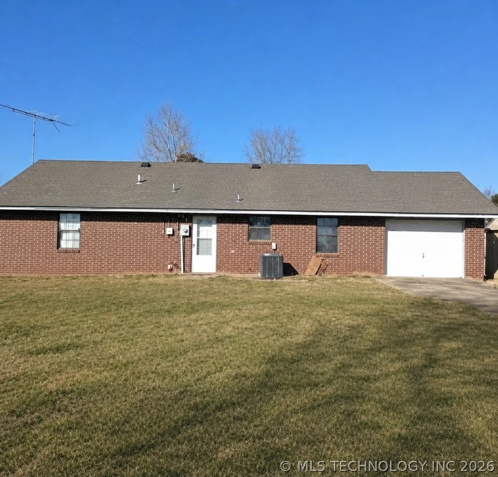 711 E Iowa Street Whitefield, OK 74472