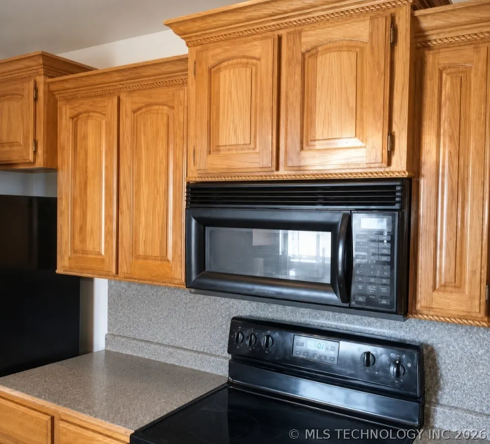 711 E Iowa Street Whitefield, OK 74472
