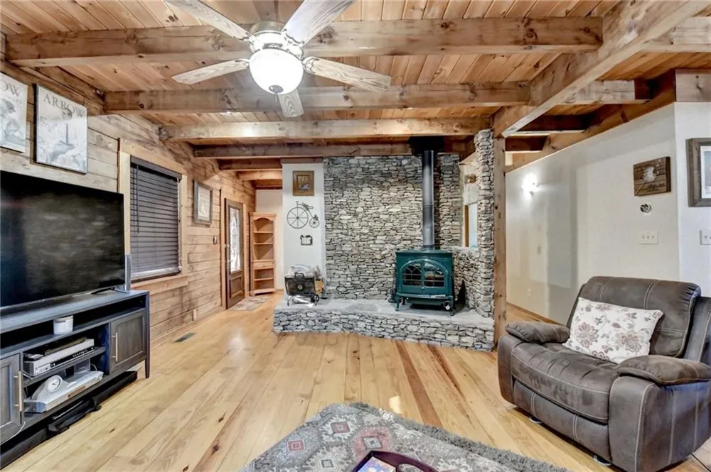 156 Bel Air Drive Maysville, GA 30558