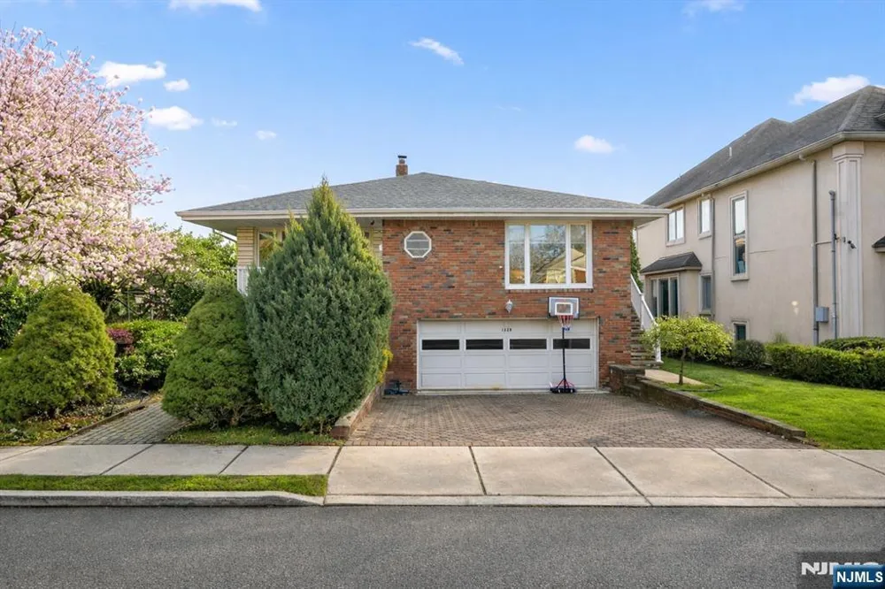 1128 Abbott Boulevard