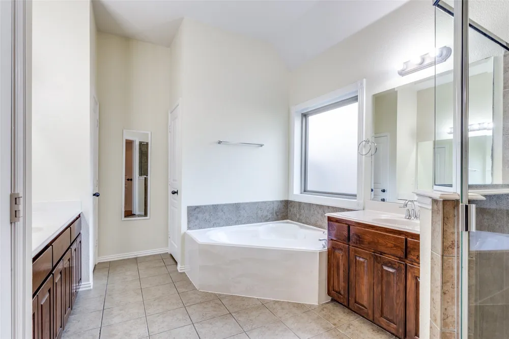 8312 Teja Trail Benbrook, TX 76126