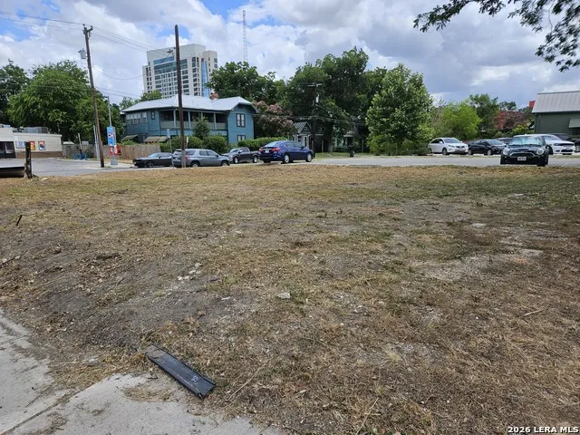 423 dallas San Antonio, TX 78215