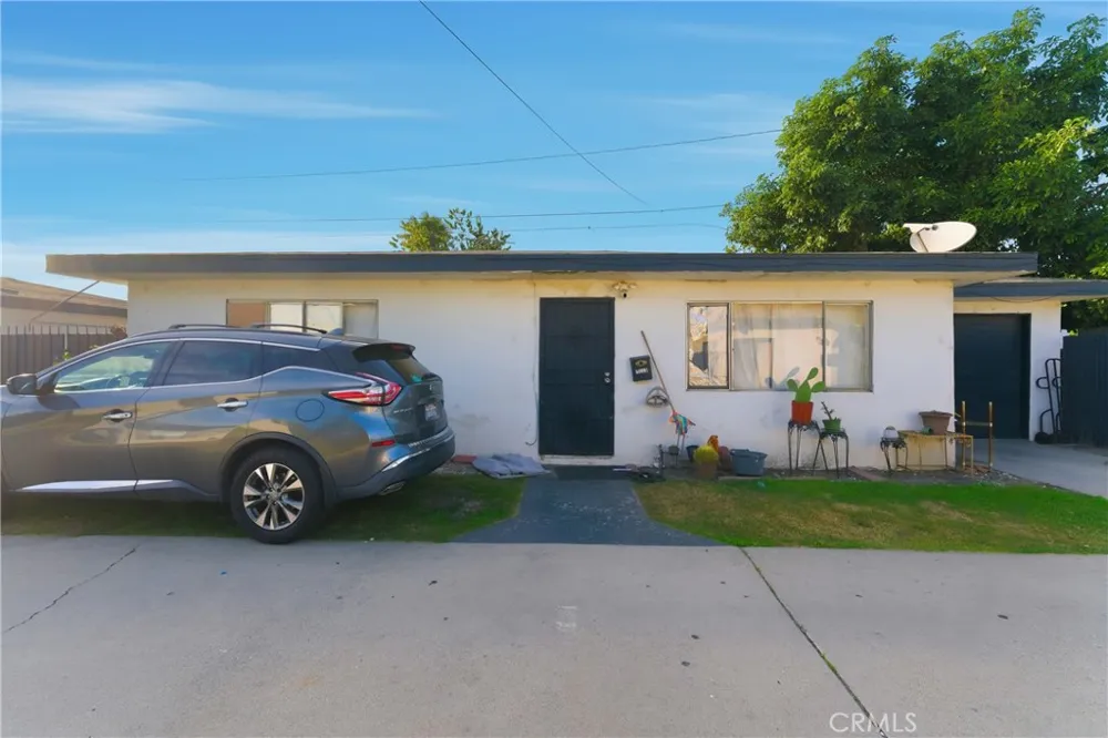 5222 Live Oak Cudahy, CA 90201