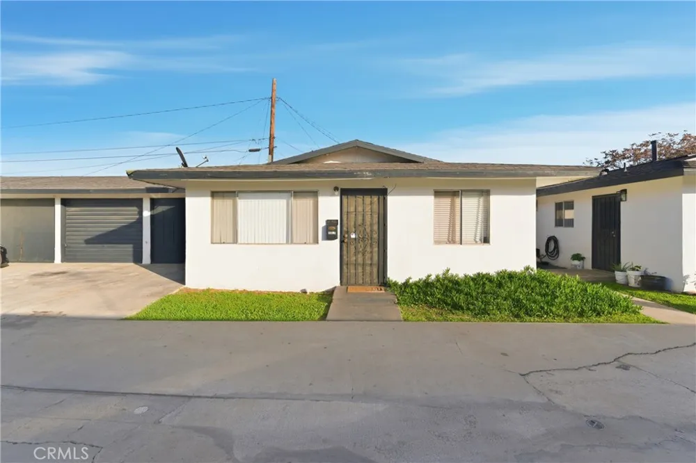 5222 Live Oak Cudahy, CA 90201