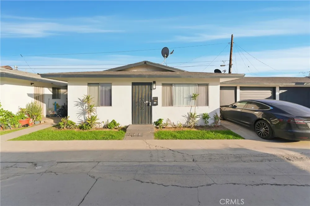 5222 Live Oak Cudahy, CA 90201