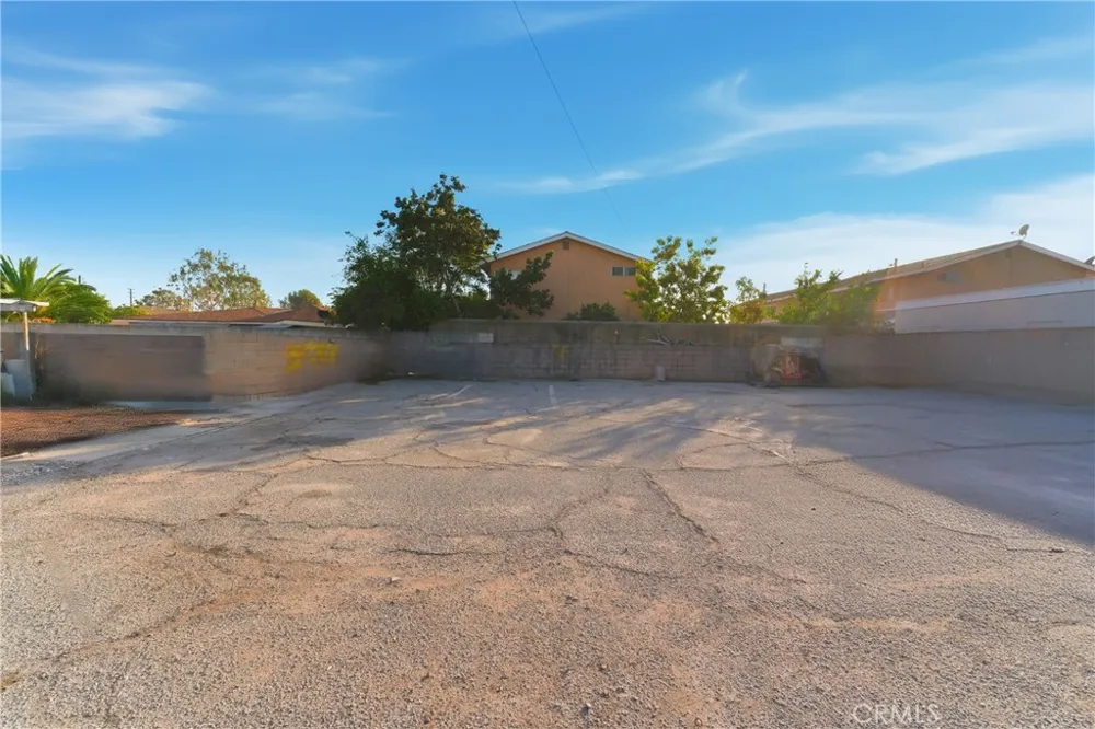 5222 Live Oak Cudahy, CA 90201
