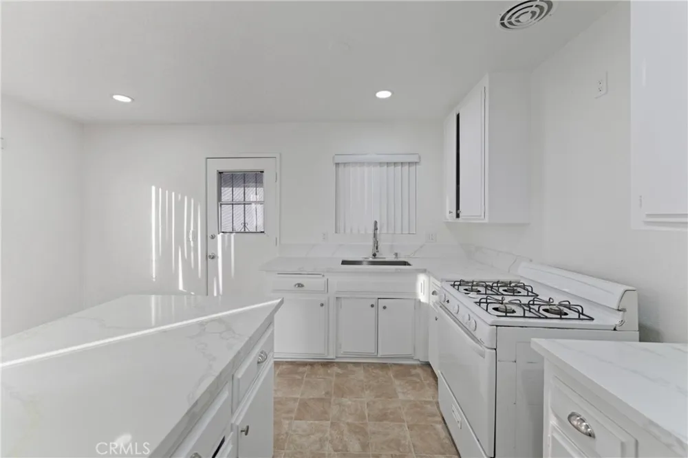 5222 Live Oak Cudahy, CA 90201
