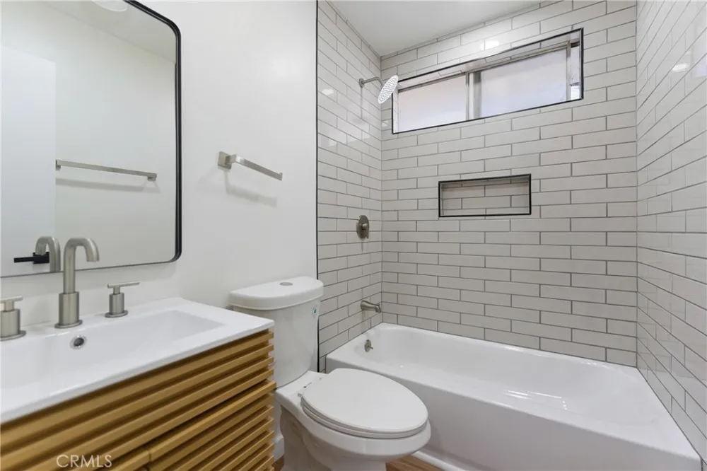5222 Live Oak Cudahy, CA 90201