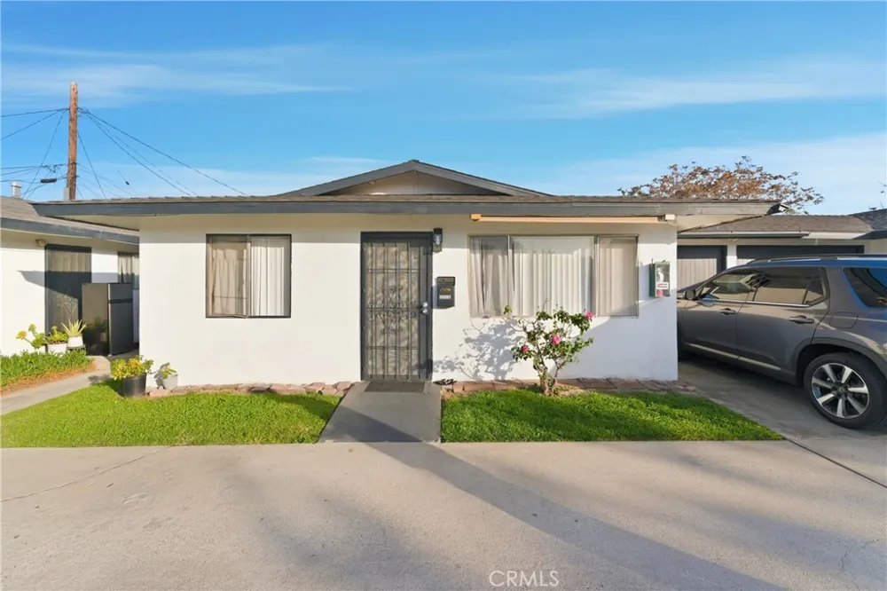 5222 Live Oak Cudahy, CA 90201