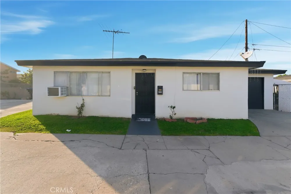 5222 Live Oak Cudahy, CA 90201
