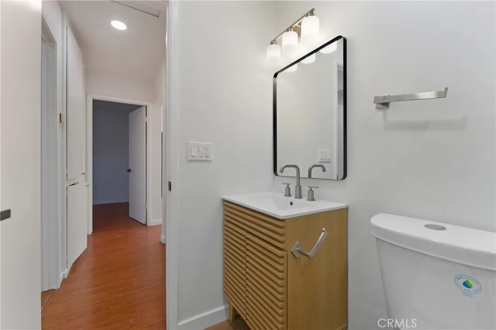 5222 Live Oak Cudahy, CA 90201