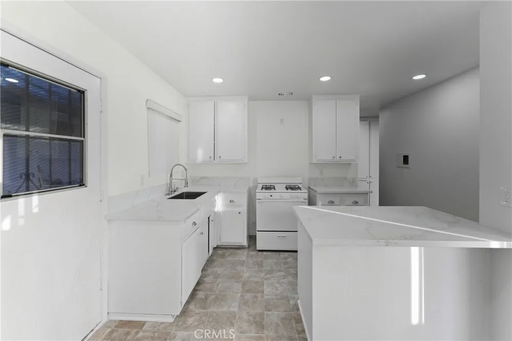 5222 Live Oak Cudahy, CA 90201