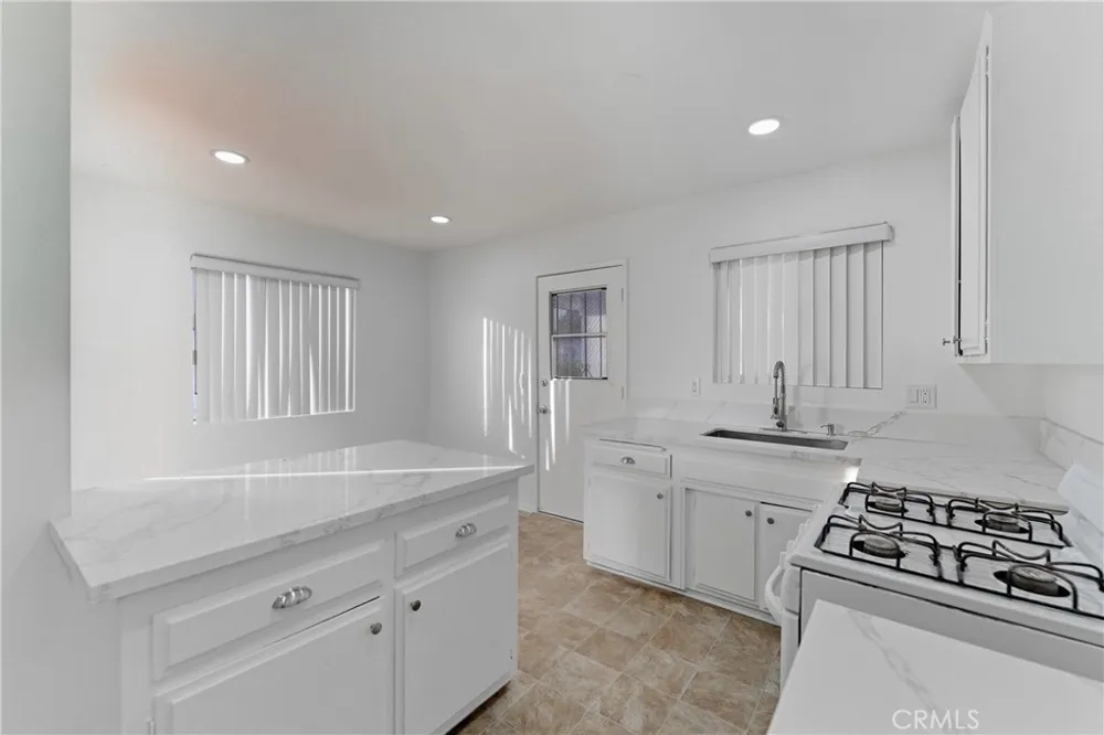 5222 Live Oak Cudahy, CA 90201