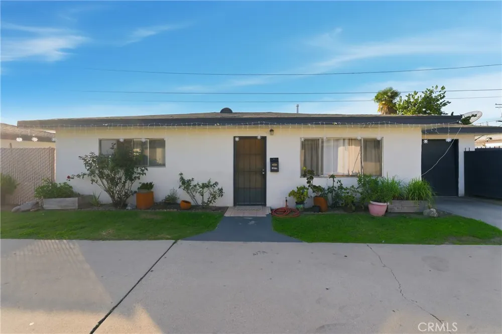 5222 Live Oak Cudahy, CA 90201