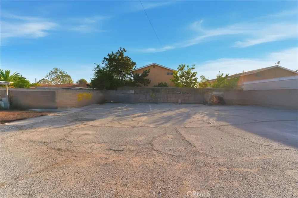 5222 Live Oak Cudahy, CA 90201