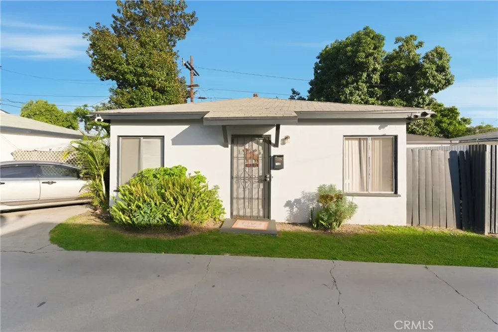 5222 Live Oak Cudahy, CA 90201