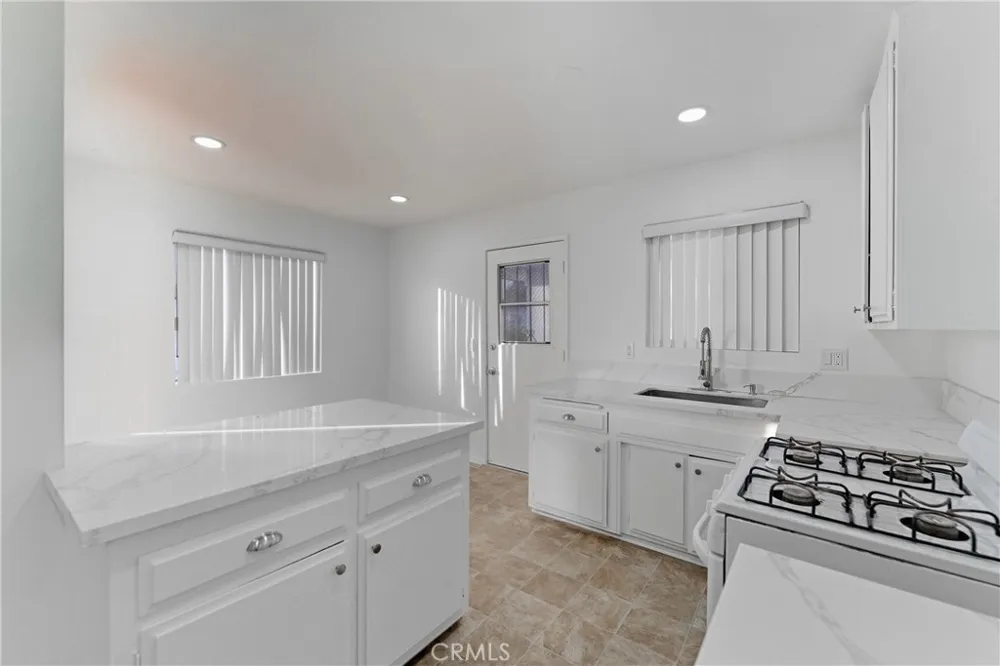 5222 Live Oak Cudahy, CA 90201