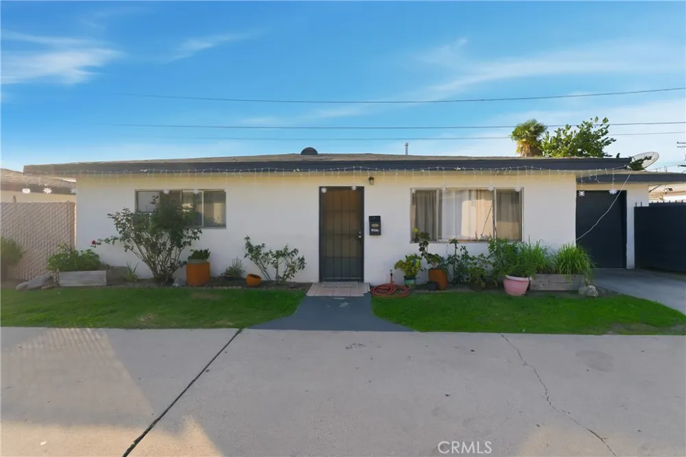 5222 Live Oak Cudahy, CA 90201