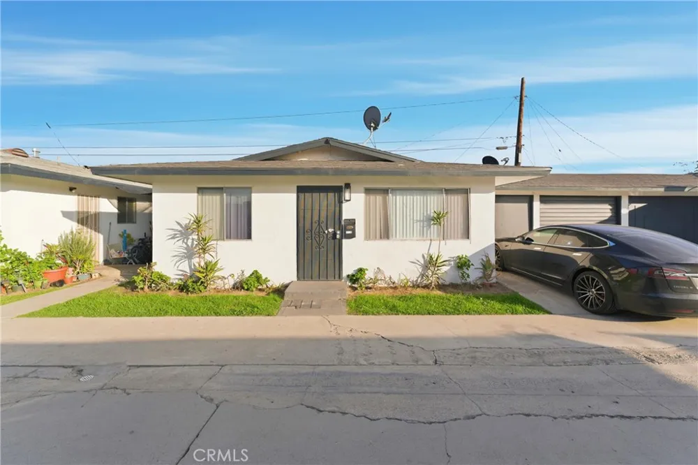 5222 Live Oak Cudahy, CA 90201