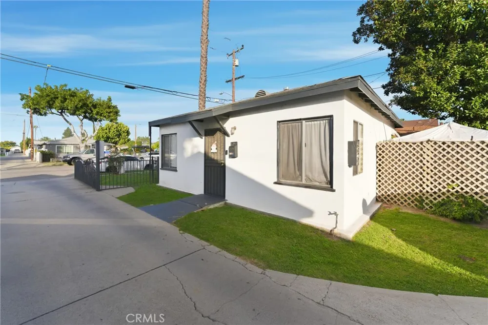 5222 Live Oak Cudahy, CA 90201