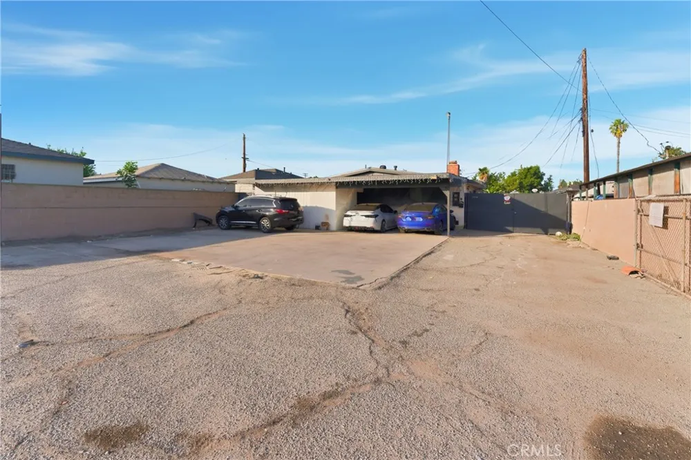 5222 Live Oak Cudahy, CA 90201