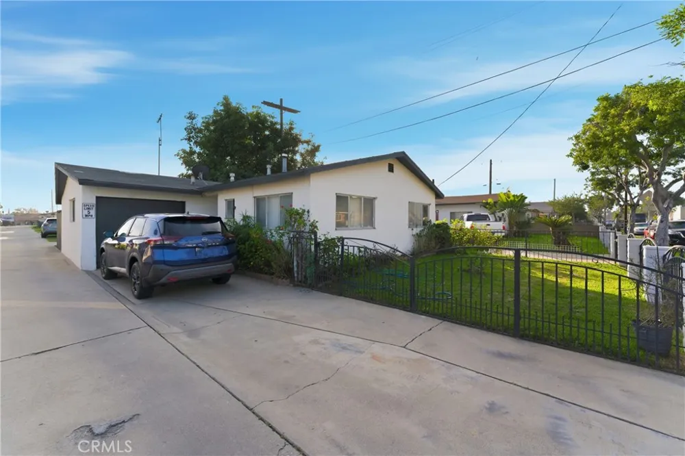 5222 Live Oak Cudahy, CA 90201