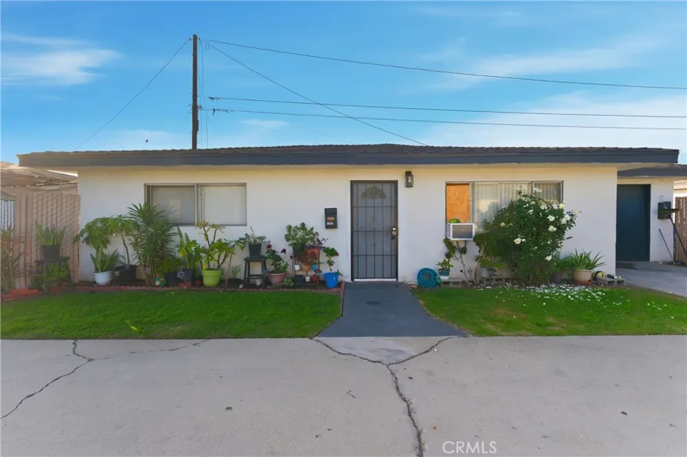 5222 Live Oak Cudahy, CA 90201