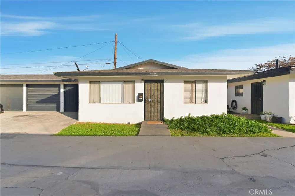 5222 Live Oak Cudahy, CA 90201