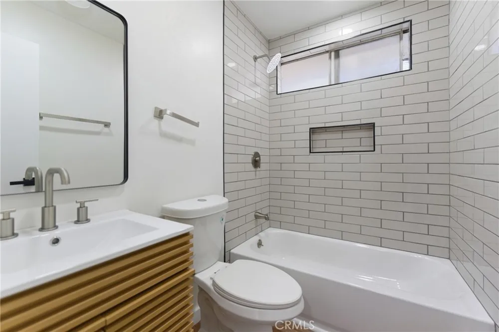 5222 Live Oak Cudahy, CA 90201