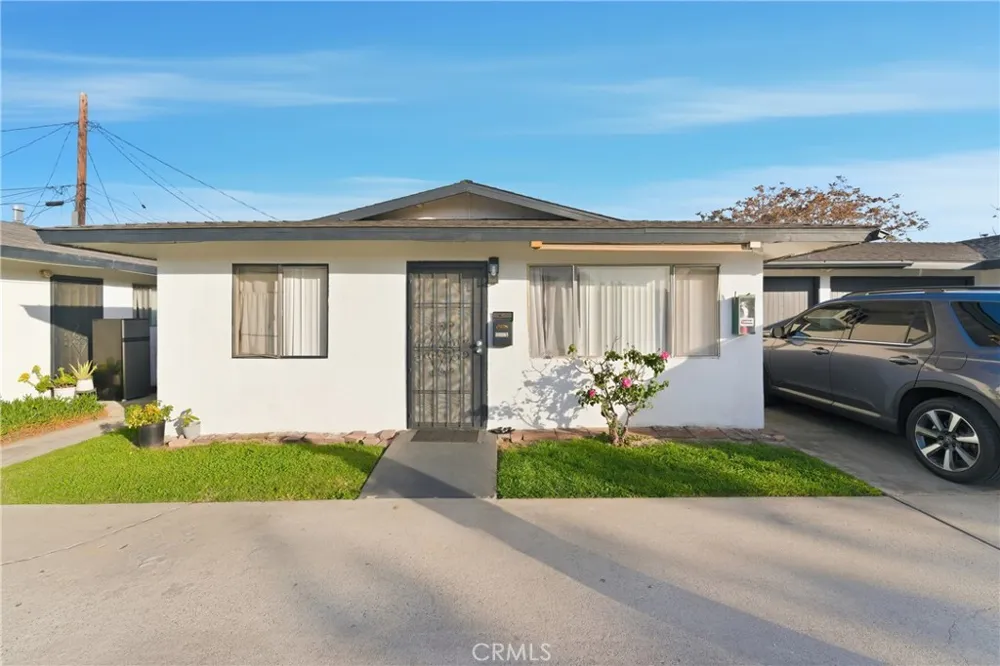 5222 Live Oak Cudahy, CA 90201