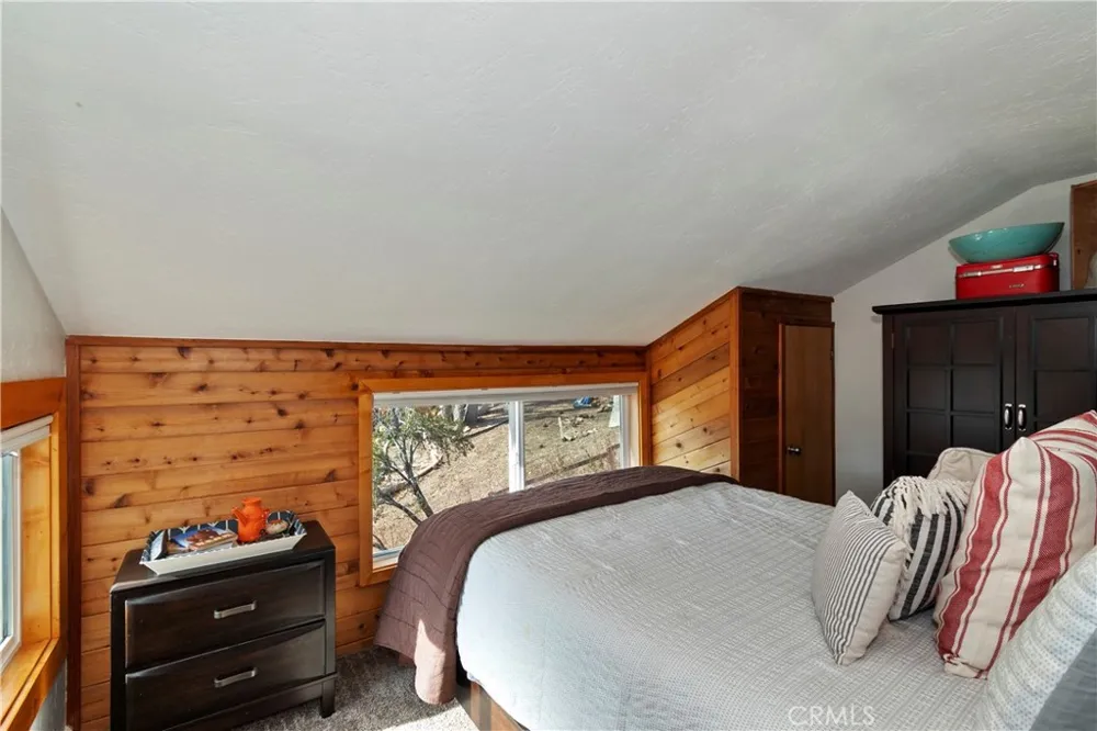 39676 Oakglen Fawnskin, CA 92333