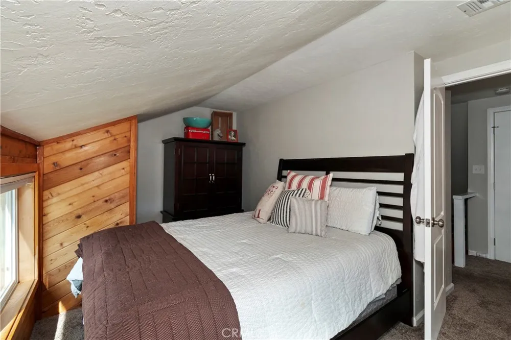 39676 Oakglen Fawnskin, CA 92333