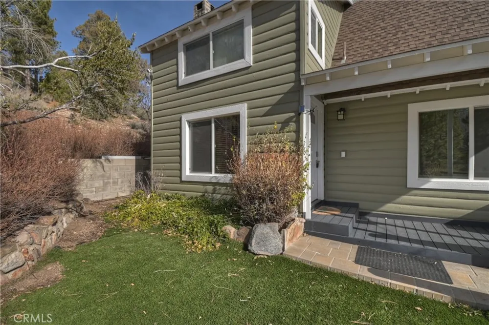 39676 Oakglen Fawnskin, CA 92333