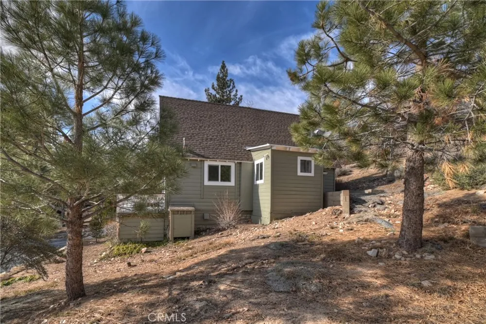 39676 Oakglen Fawnskin, CA 92333