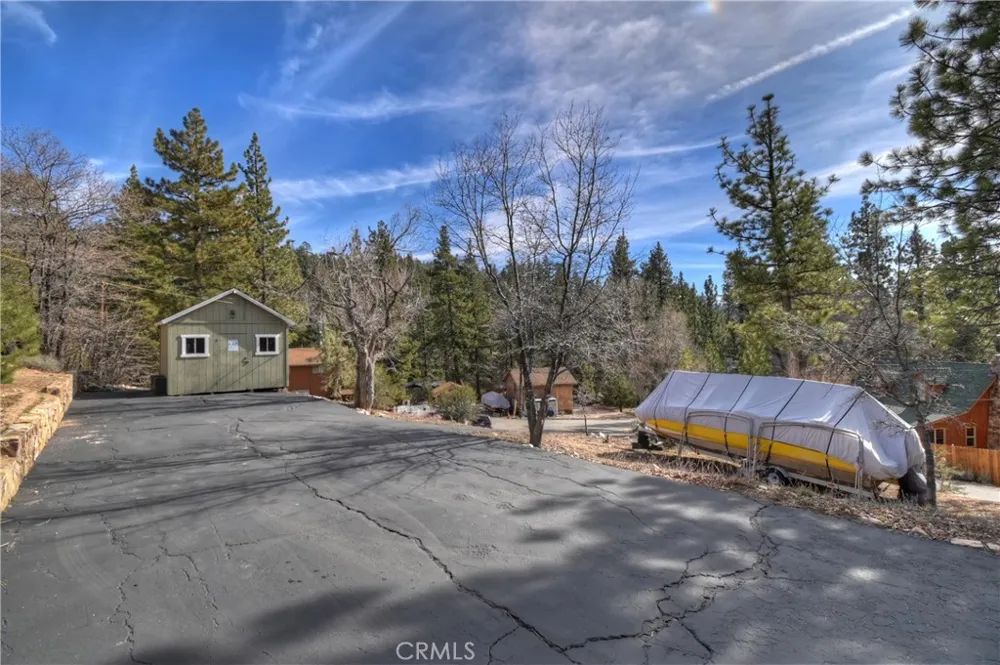 39676 Oakglen Fawnskin, CA 92333