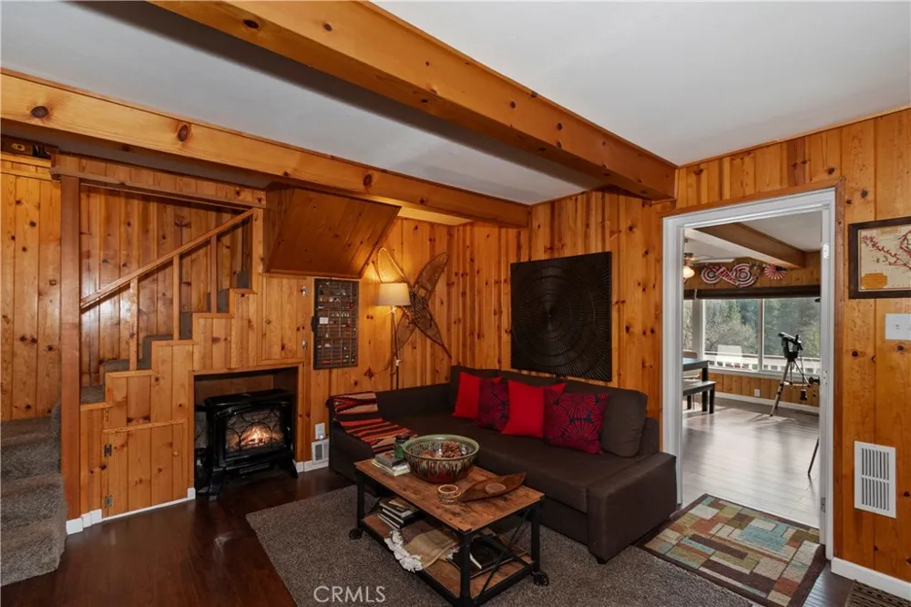 39676 Oakglen Fawnskin, CA 92333