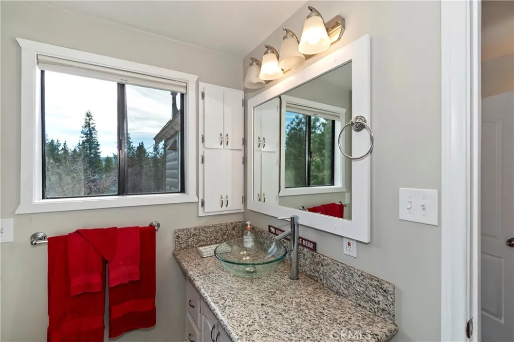 39676 Oakglen Fawnskin, CA 92333