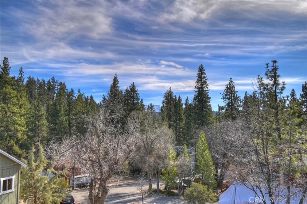 39676 Oakglen Fawnskin, CA 92333