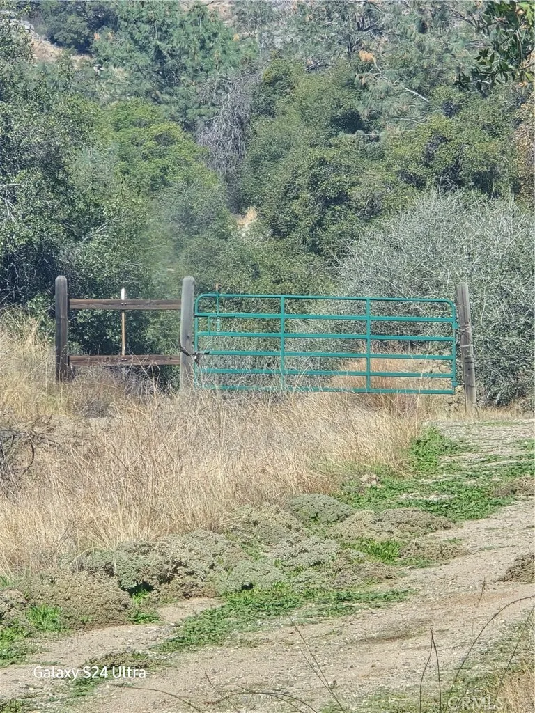 37 Lynx Lane Prather, CA 93651