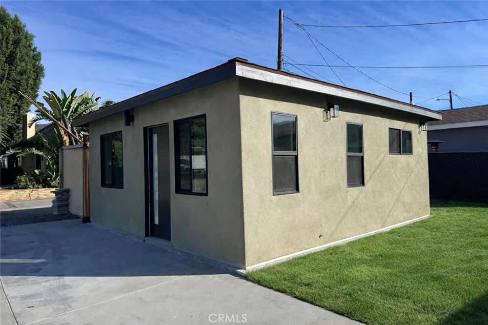 551 W Crescent Drive