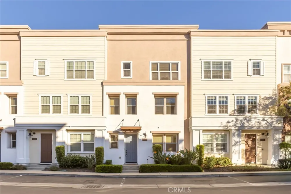 158 E Commercial Street