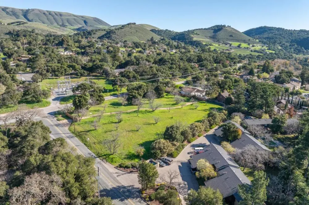 29 East Carmel Valley Road Carmel Valley, CA 93924