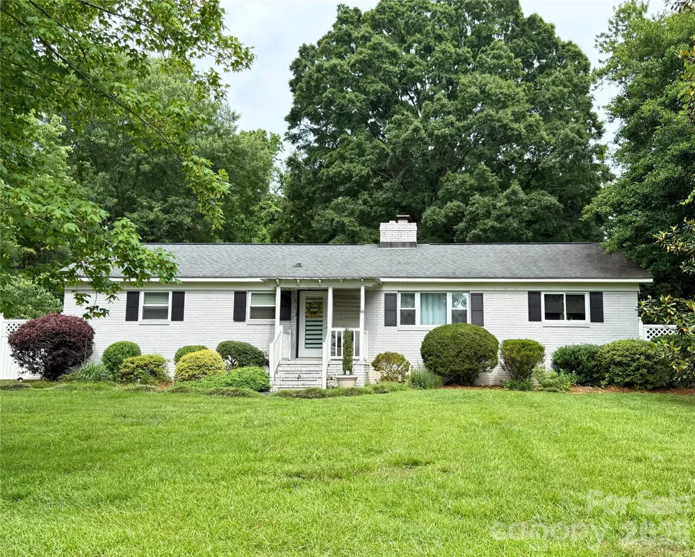 2333 Lakeview Circle